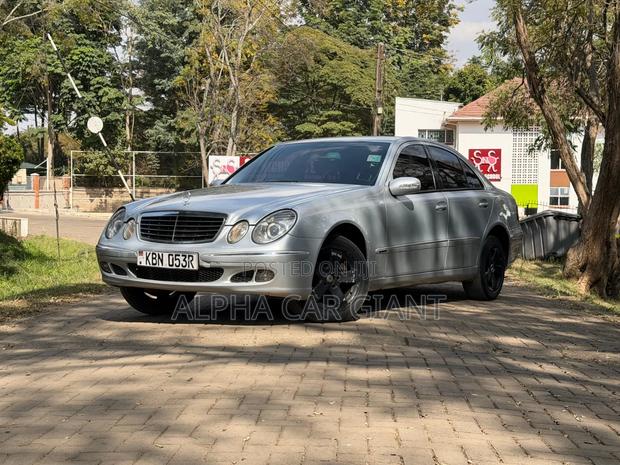 Mercedes-Benz E200 2005 Silver