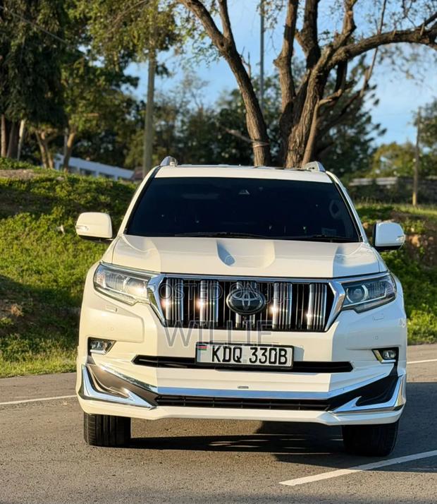 Toyota Land Cruiser Prado 2017 White