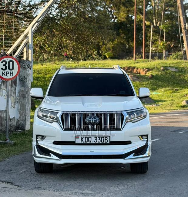 Toyota Land Cruiser Prado 2017 White