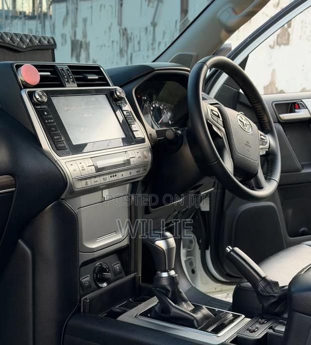 Toyota Land Cruiser Prado 2017 White