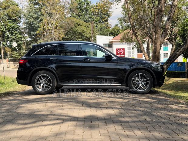 Mercedes-Benz GLC-Class GLC250 Sport Utility 4-Door (2.0L, 4cyl Turbo)