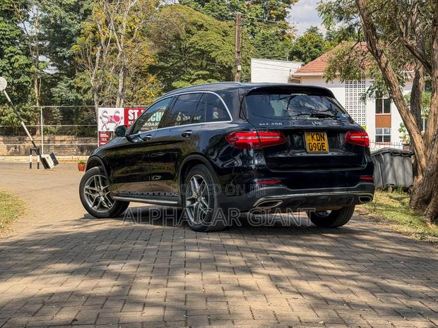Mercedes-Benz GLC-Class GLC250 Sport Utility 4-Door (2.0L, 4cyl Turbo)
