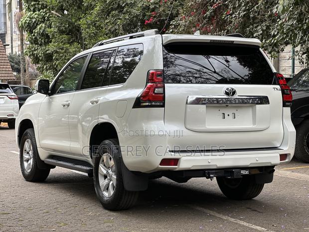 Toyota Land Cruiser Prado 2.8 2022 White