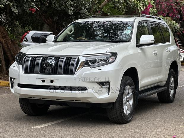 Toyota Land Cruiser Prado 2.8 2022 White