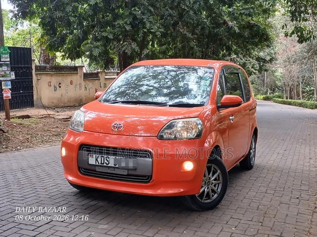 Toyota Porte 2017 Orange