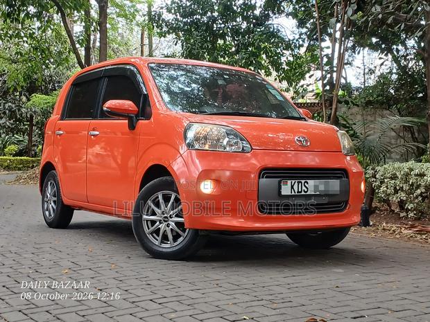 Toyota Porte 2017 Orange