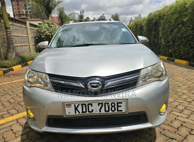 Toyota Corolla Fielder 2014 Silver