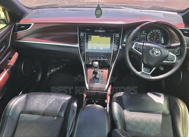 Toyota Harrier 2.0 2015