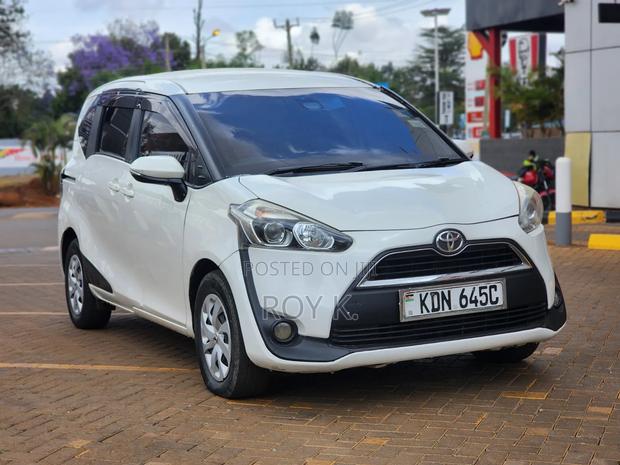 Toyota Sienta 1.5 FWD (6-seater) 2016 White