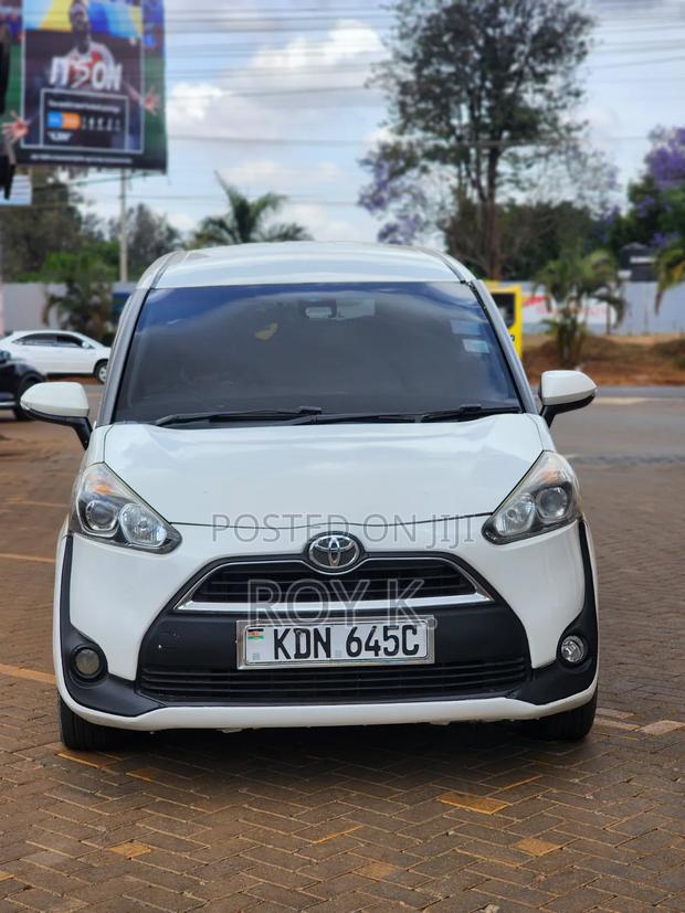 Toyota Sienta 1.5 FWD (6-seater) 2016 White