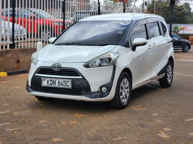 Toyota Sienta 1.5 FWD (6-seater) 2016 White
