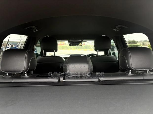 Mercedes-Benz GLC-Class GLC250 Sport Utility 4-Door (2.0L, 4cyl Turbo)