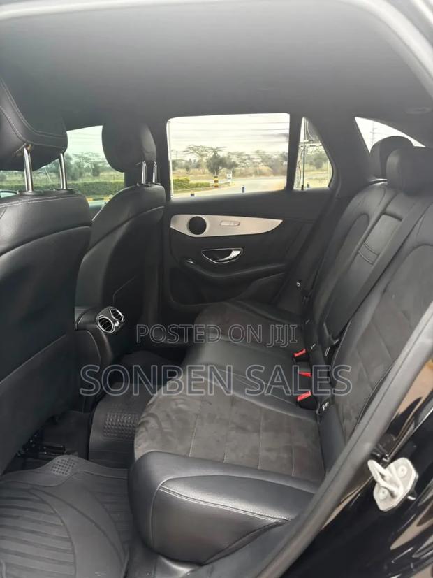 Mercedes-Benz GLC-Class GLC250 Sport Utility 4-Door (2.0L, 4cyl Turbo)