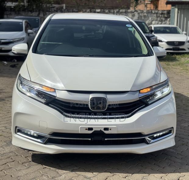 Honda Fit Shuttle 1.5 Hybrid 2WD 2019 Pearl