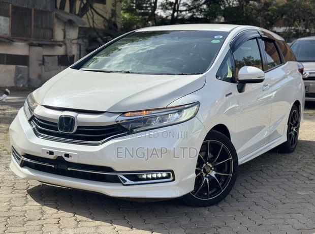 Honda Fit Shuttle 1.5 Hybrid 2WD 2019 Pearl