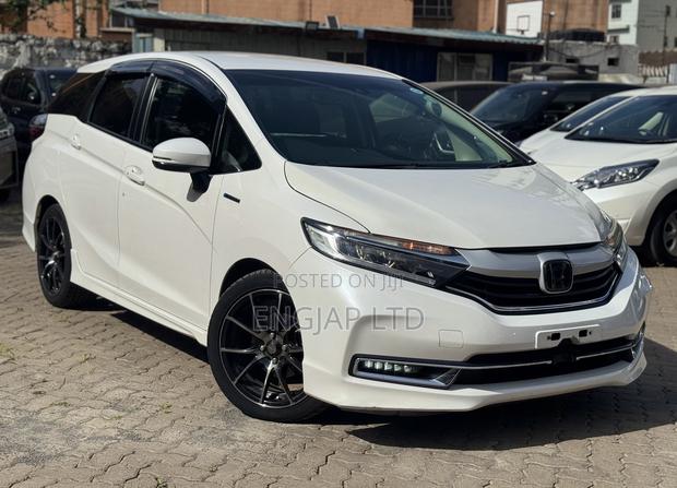 Honda Fit Shuttle 1.5 Hybrid 2WD 2019 Pearl
