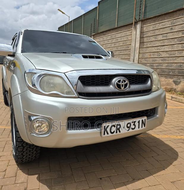 Toyota Hilux 2011 Silver