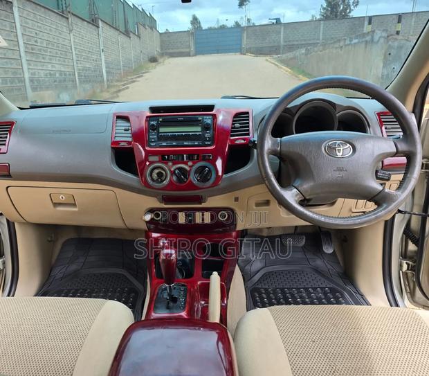 Toyota Hilux 2011 Silver