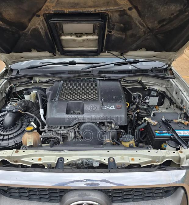 Toyota Hilux 2011 Silver