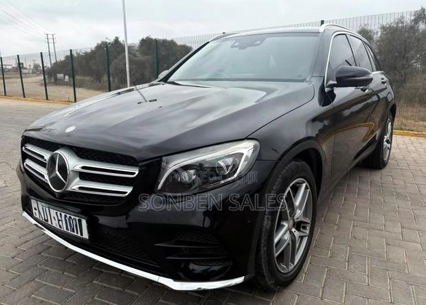 Mercedes-Benz GLC-Class GLC250 Sport Utility 4-Door (2.0L, 4cyl Turbo)