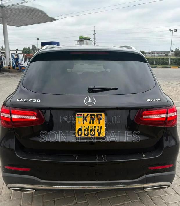 Mercedes-Benz GLC-Class GLC250 Sport Utility 4-Door (2.0L, 4cyl Turbo)