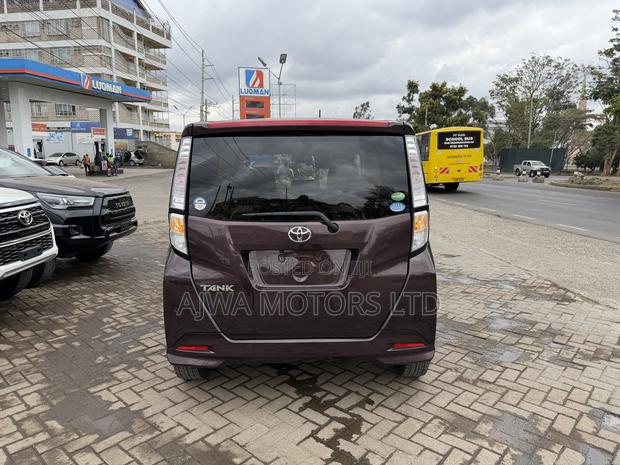 Toyota Tank 1.0 FWD 2019 Brown