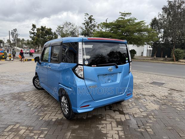 Toyota Tank 1.0 FWD 2019 Blue