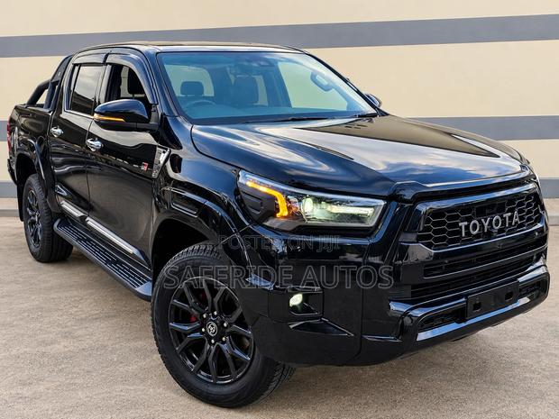 Toyota Hilux 2021 Matt Black