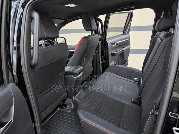 Toyota Hilux 2021 Matt Black