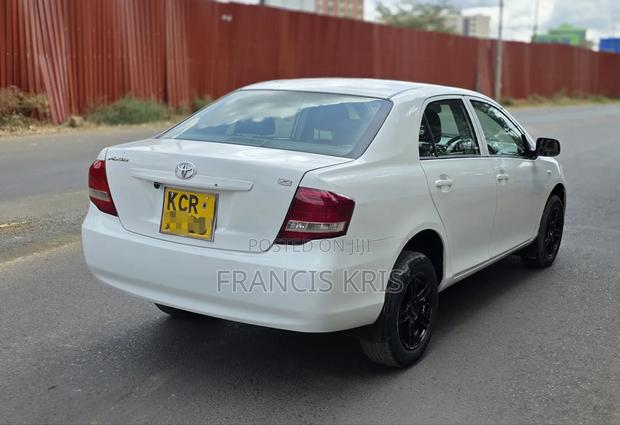 Toyota Axio 2010
