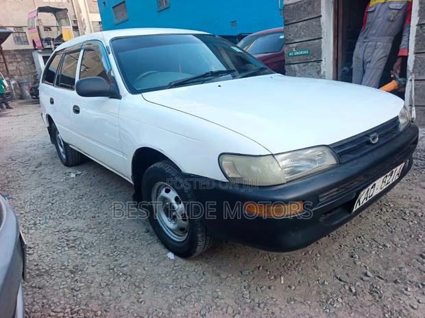 Toyota Corolla Hatchback 1999 White