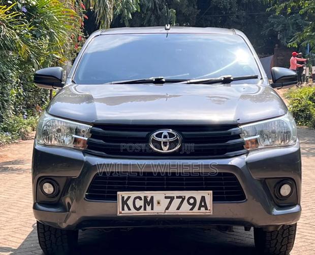 Toyota Hilux Revo Double Cab Deisel 2.4 AWD 2018 Gray