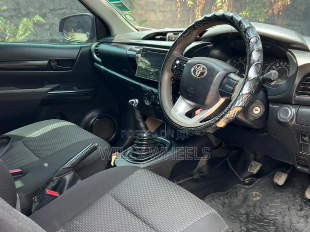 Toyota Hilux Revo Double Cab Deisel 2.4 AWD 2018 Gray