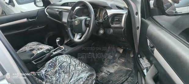 Toyota Hilux 2019 Silver