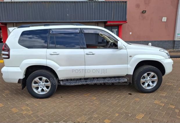 Toyota Land Cruiser Prado 2006 White