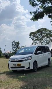 Toyota Voxy V 2WD 7-Seater 2018 White for sale