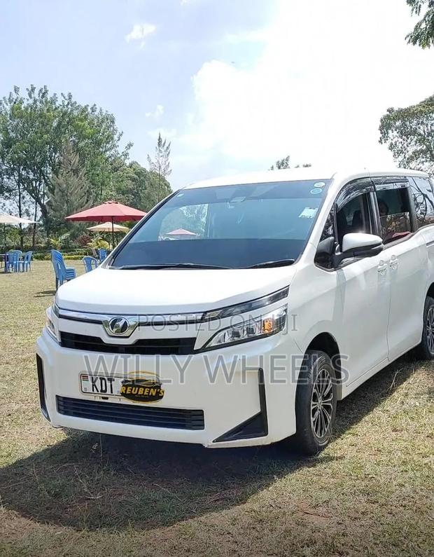 Toyota Voxy V 2WD 7-Seater 2018 White