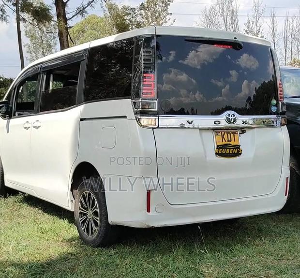 Toyota Voxy V 2WD 7-Seater 2018 White