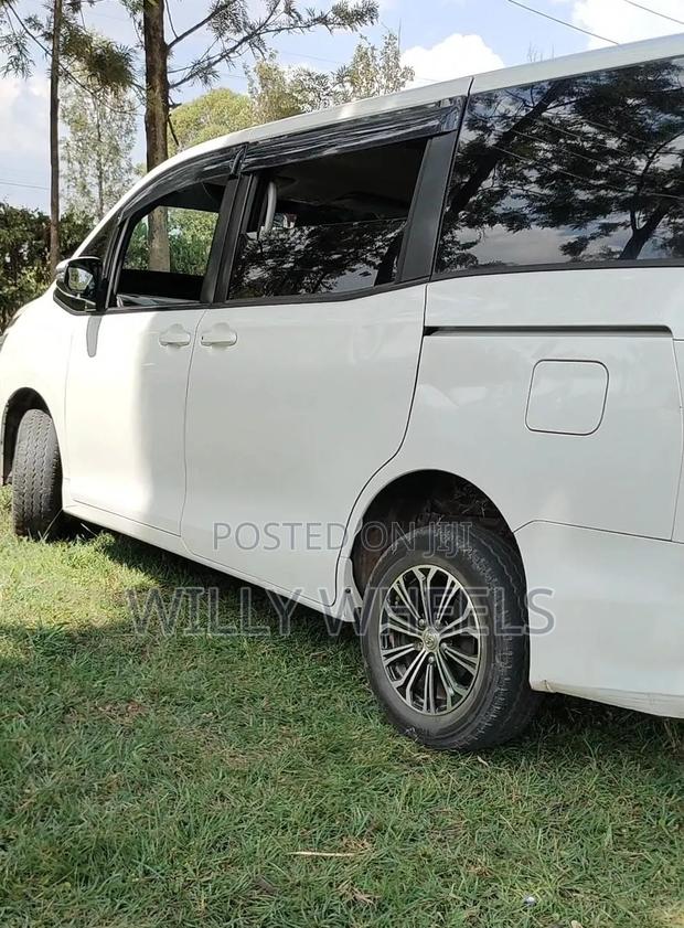 Toyota Voxy V 2WD 7-Seater 2018 White