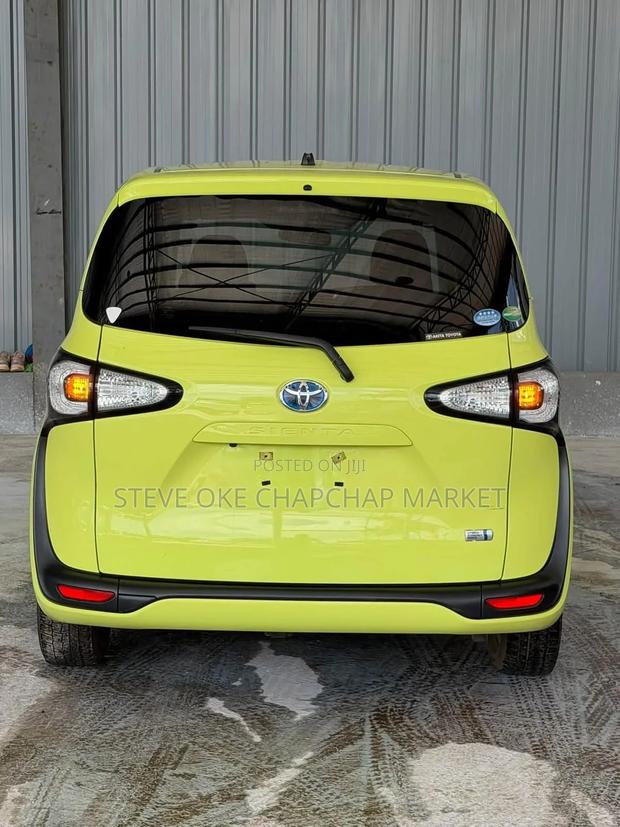 Toyota Sienta 1.5 Hybrid FWD (6-seater) 2018 Yellow