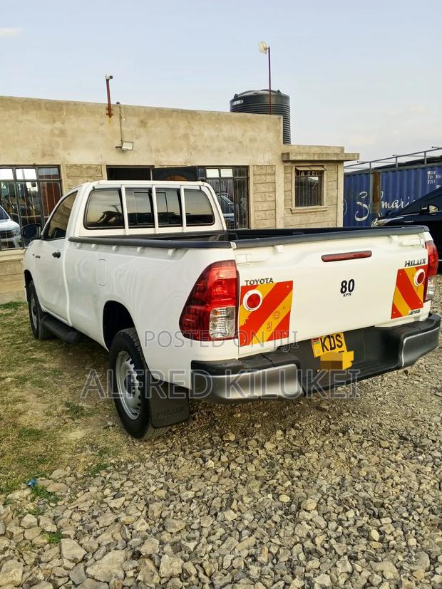 Toyota Hilux 2025 White