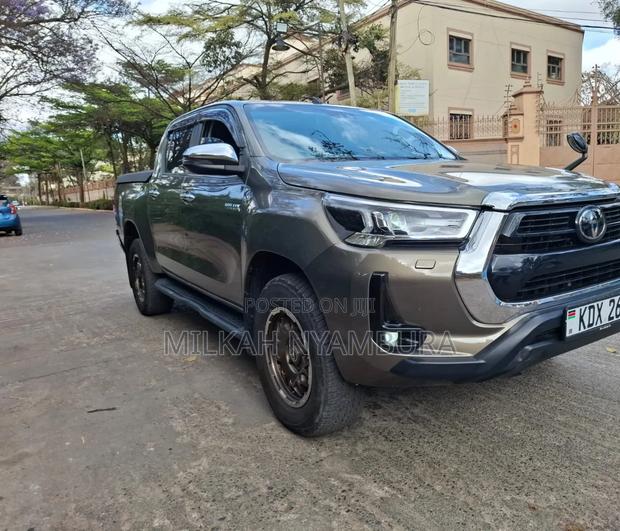 Toyota Hilux 2021 Gray