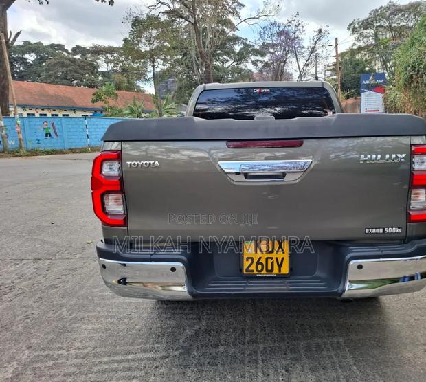 Toyota Hilux 2021 Gray