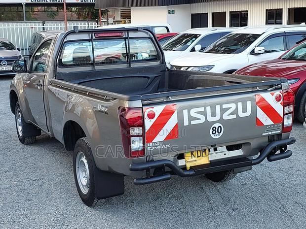 Isuzu D-MAX 2023 Gray
