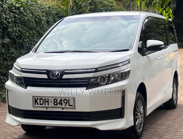 Toyota Voxy V 2WD 7-Seater 2016 White