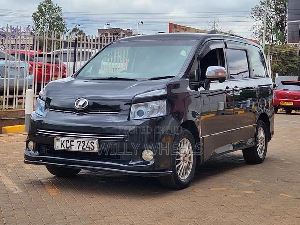 Toyota Voxy V 2WD 8-Seater 2008 Black
