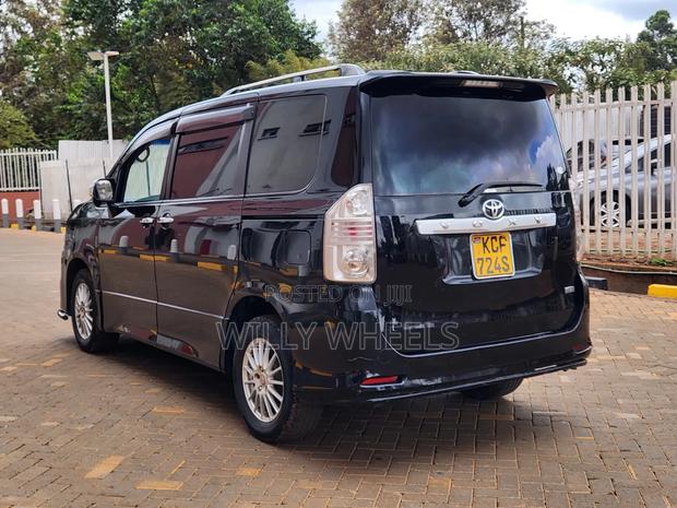 Toyota Voxy V 2WD 8-Seater 2008 Black