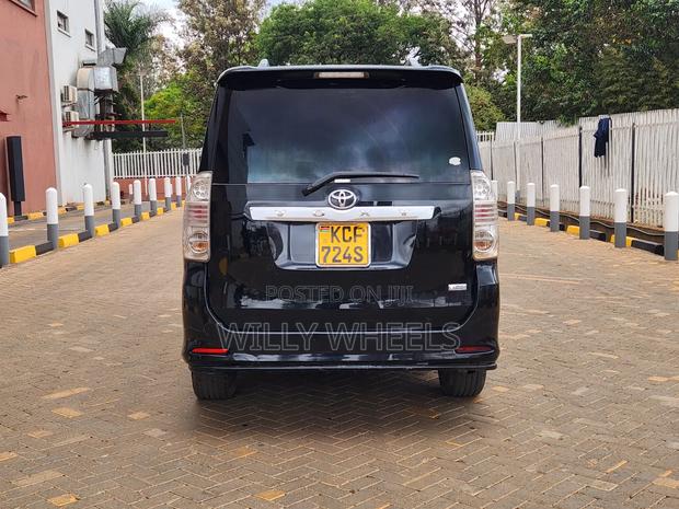 Toyota Voxy V 2WD 8-Seater 2008 Black