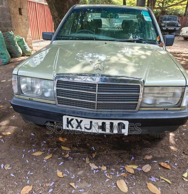 Mercedes-Benz 190E 1989 Green