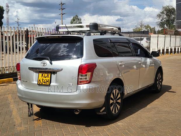 Toyota Corolla Fielder 2011 Silver
